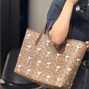 Coach X Peanuts City Tote Bag In Signature With Snoopy Print